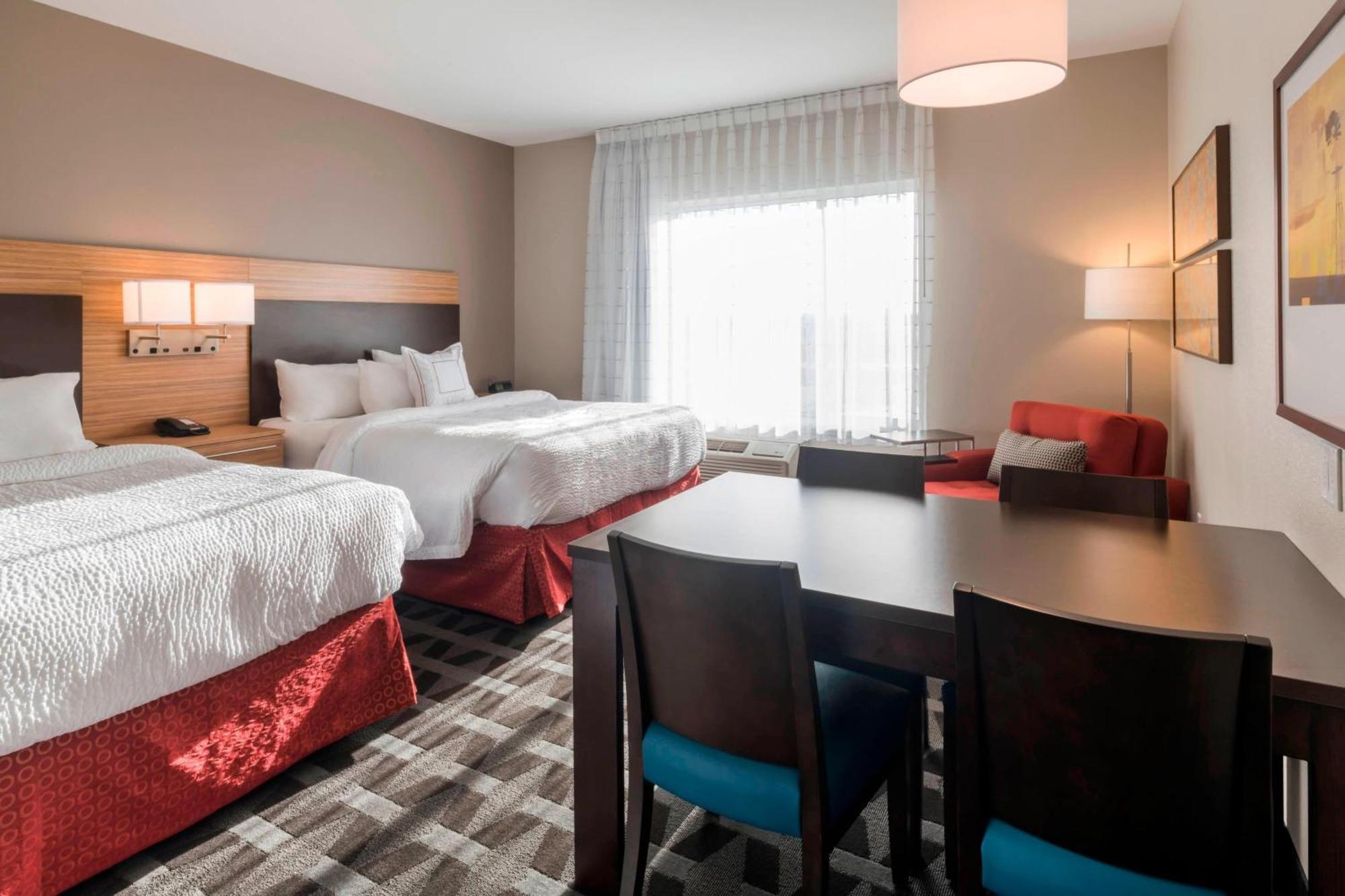 Towneplace Suites By Marriott Hays Ngoại thất bức ảnh