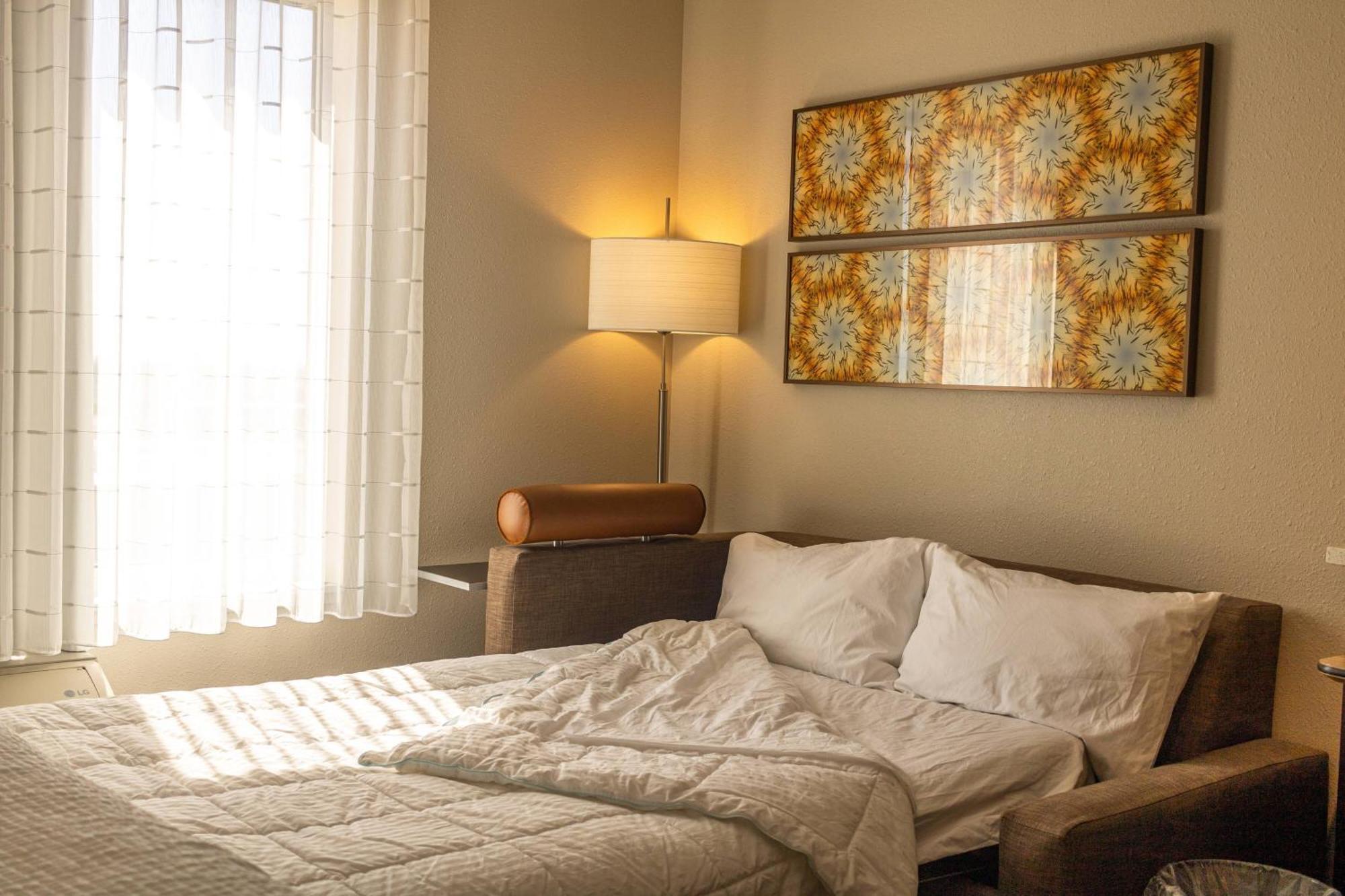 Towneplace Suites By Marriott Hays Ngoại thất bức ảnh