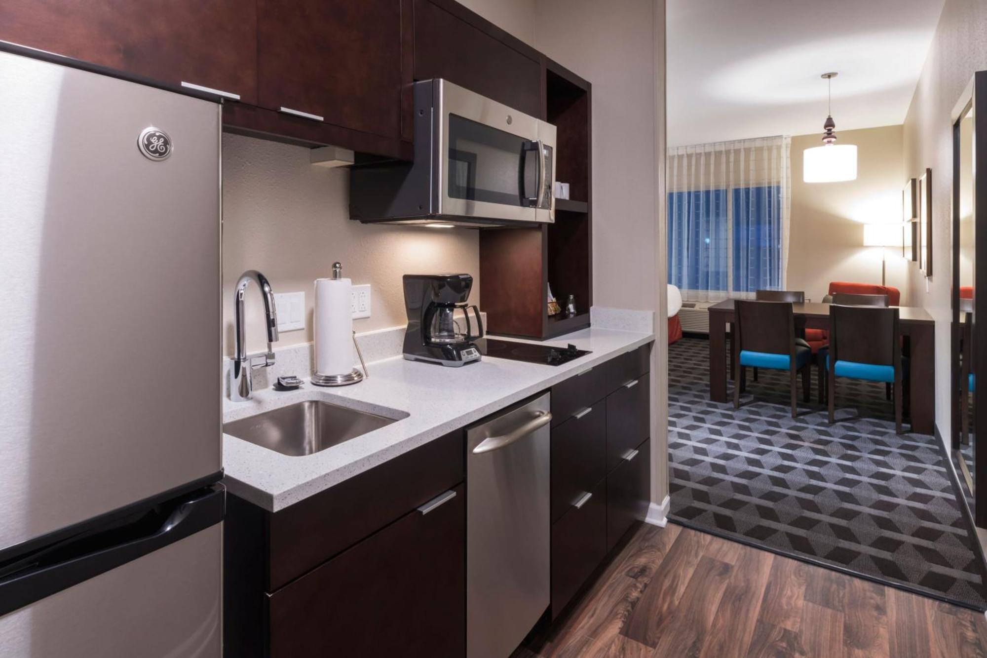 Towneplace Suites By Marriott Hays Ngoại thất bức ảnh