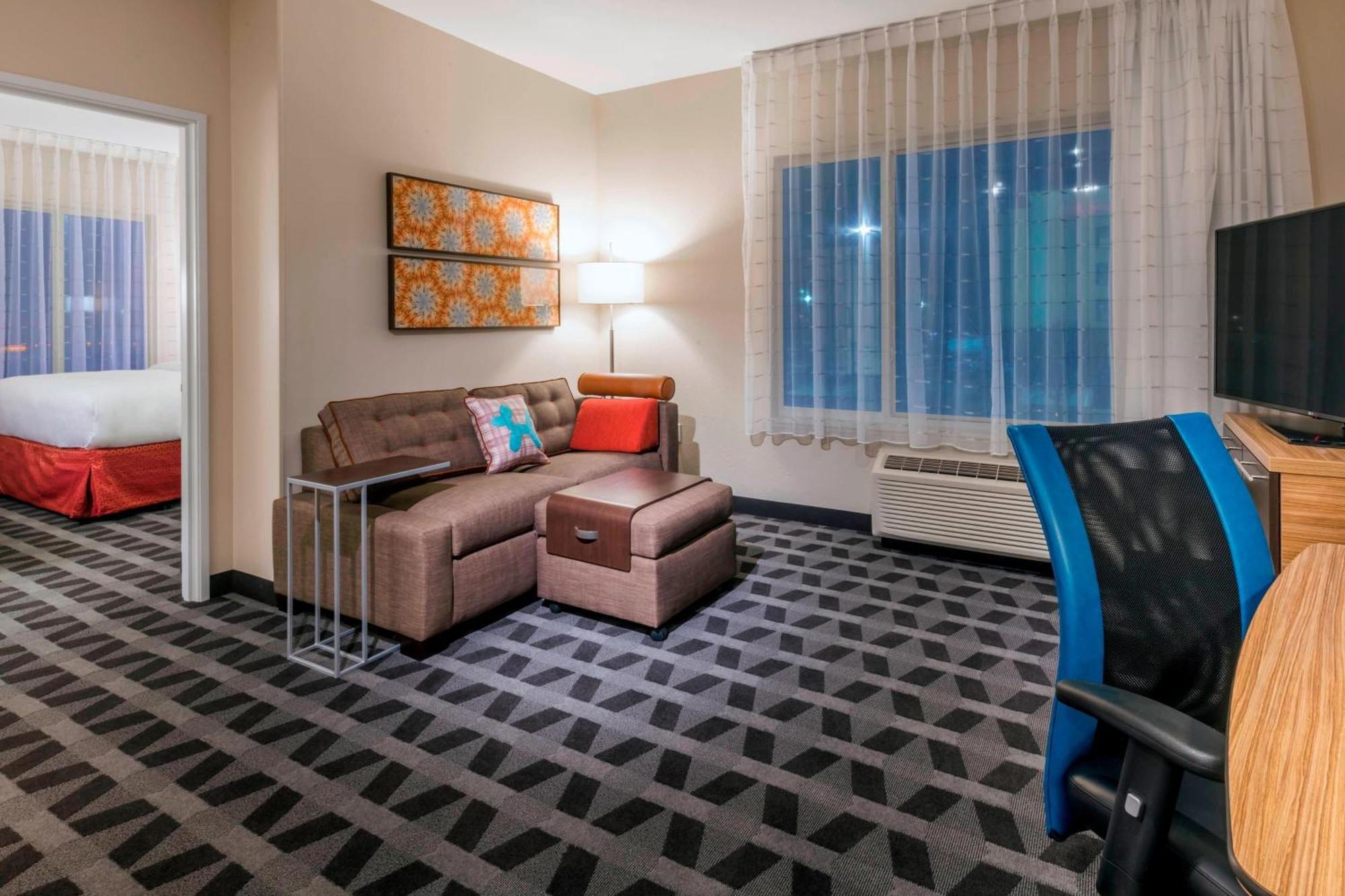 Towneplace Suites By Marriott Hays Ngoại thất bức ảnh
