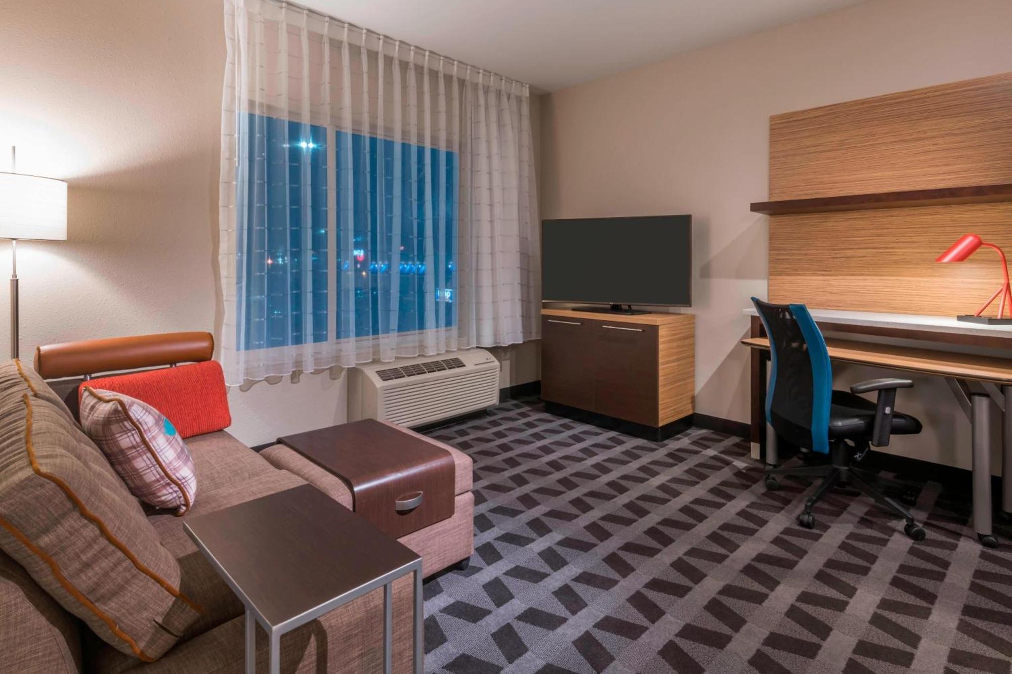 Towneplace Suites By Marriott Hays Ngoại thất bức ảnh
