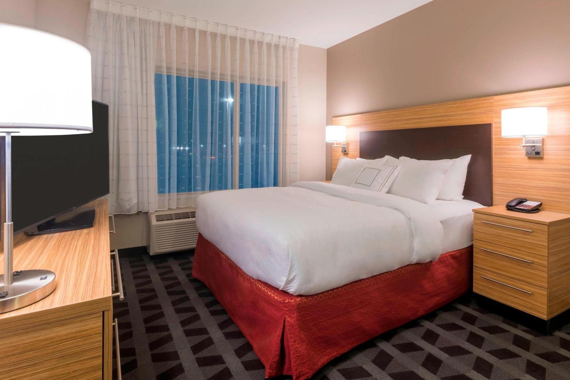 Towneplace Suites By Marriott Hays Ngoại thất bức ảnh