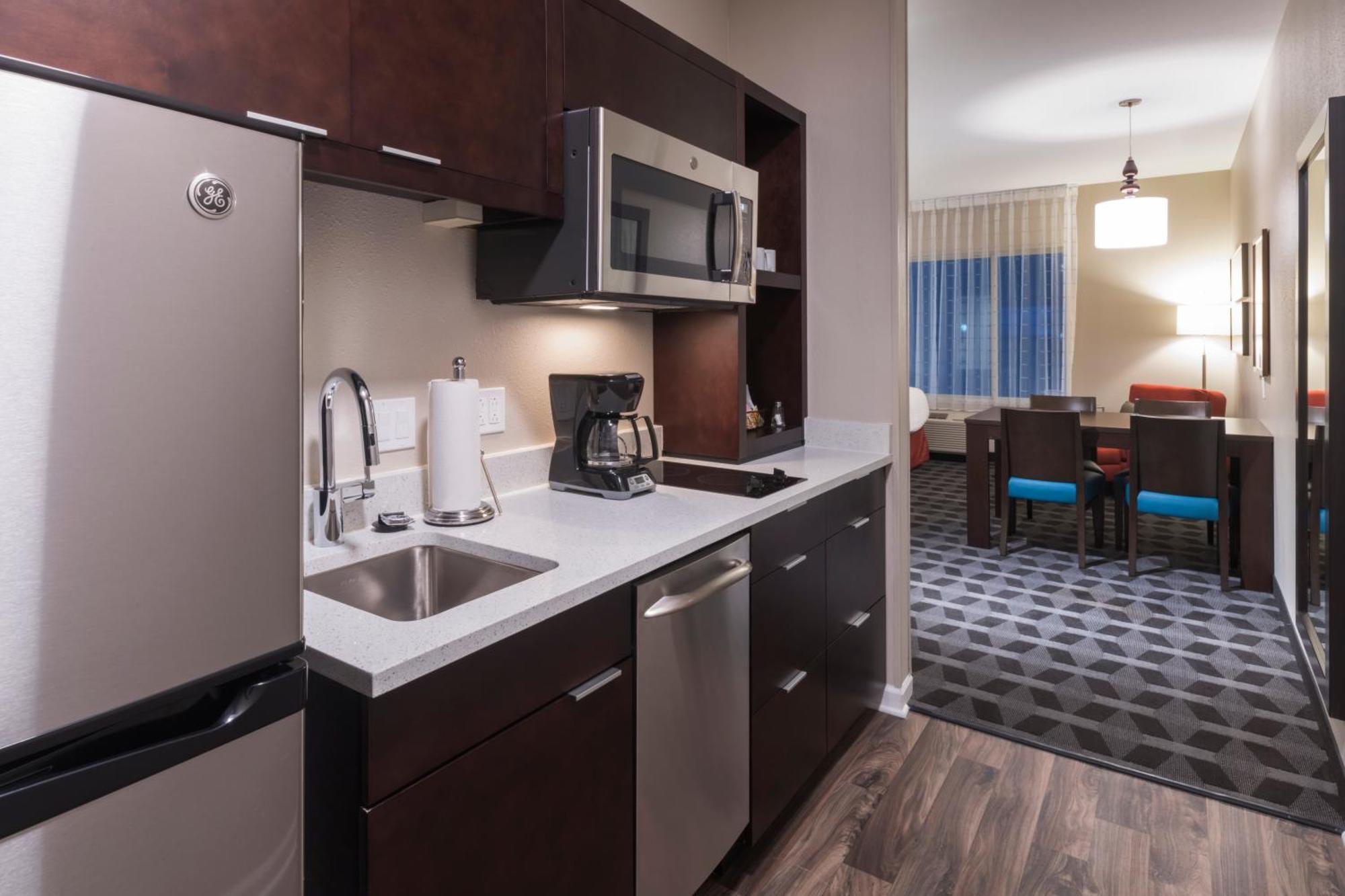 Towneplace Suites By Marriott Hays Ngoại thất bức ảnh