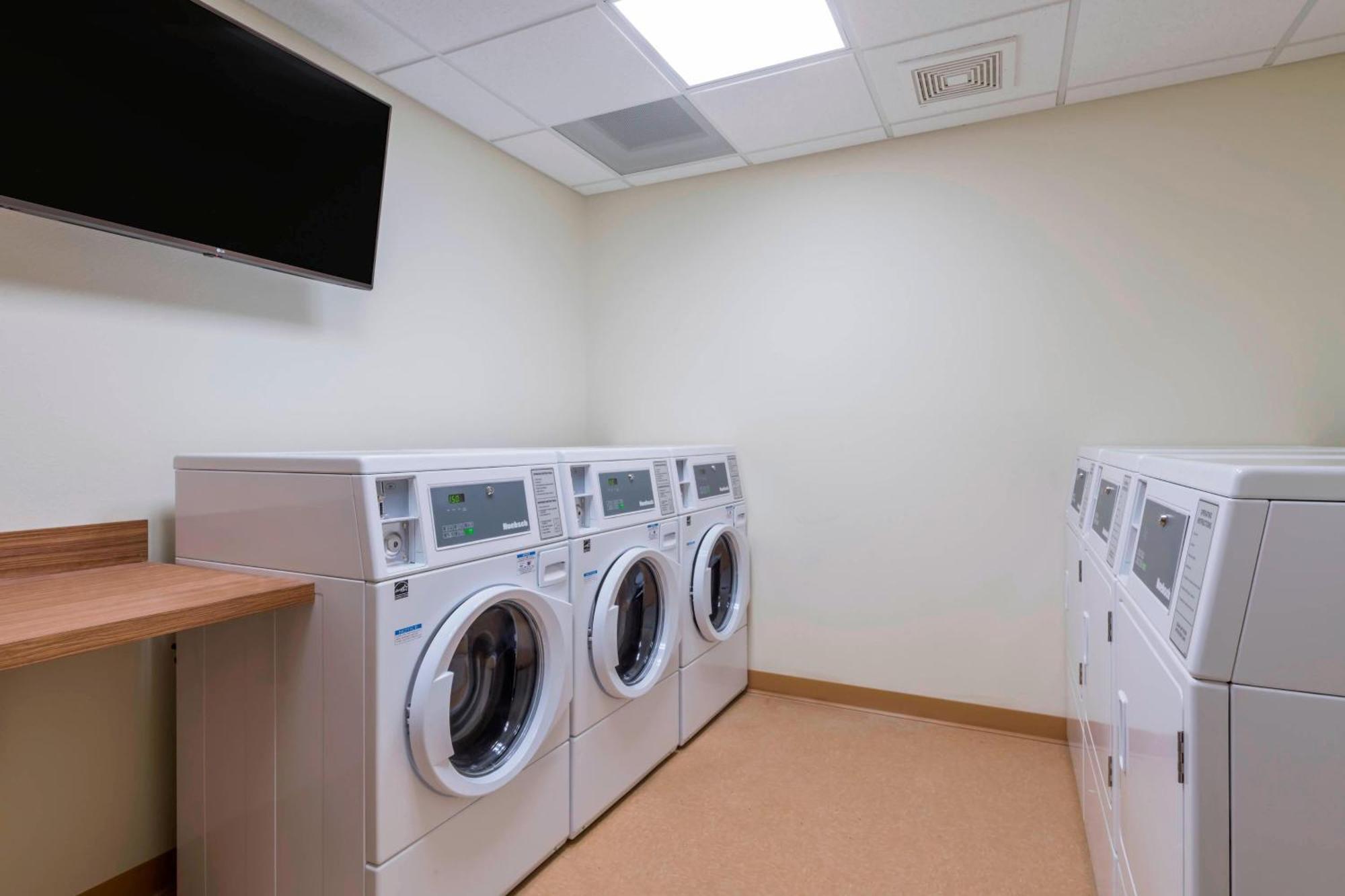 Towneplace Suites By Marriott Hays Ngoại thất bức ảnh
