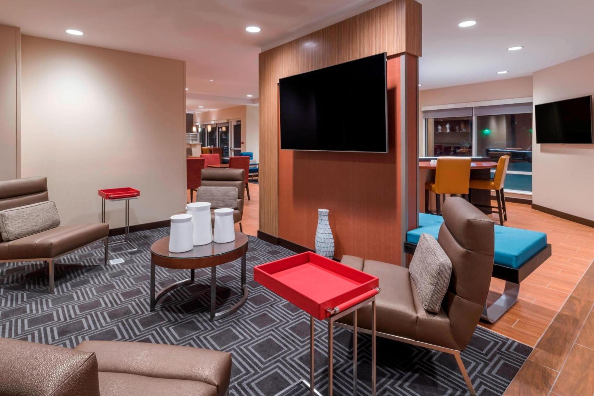 Towneplace Suites By Marriott Hays Ngoại thất bức ảnh