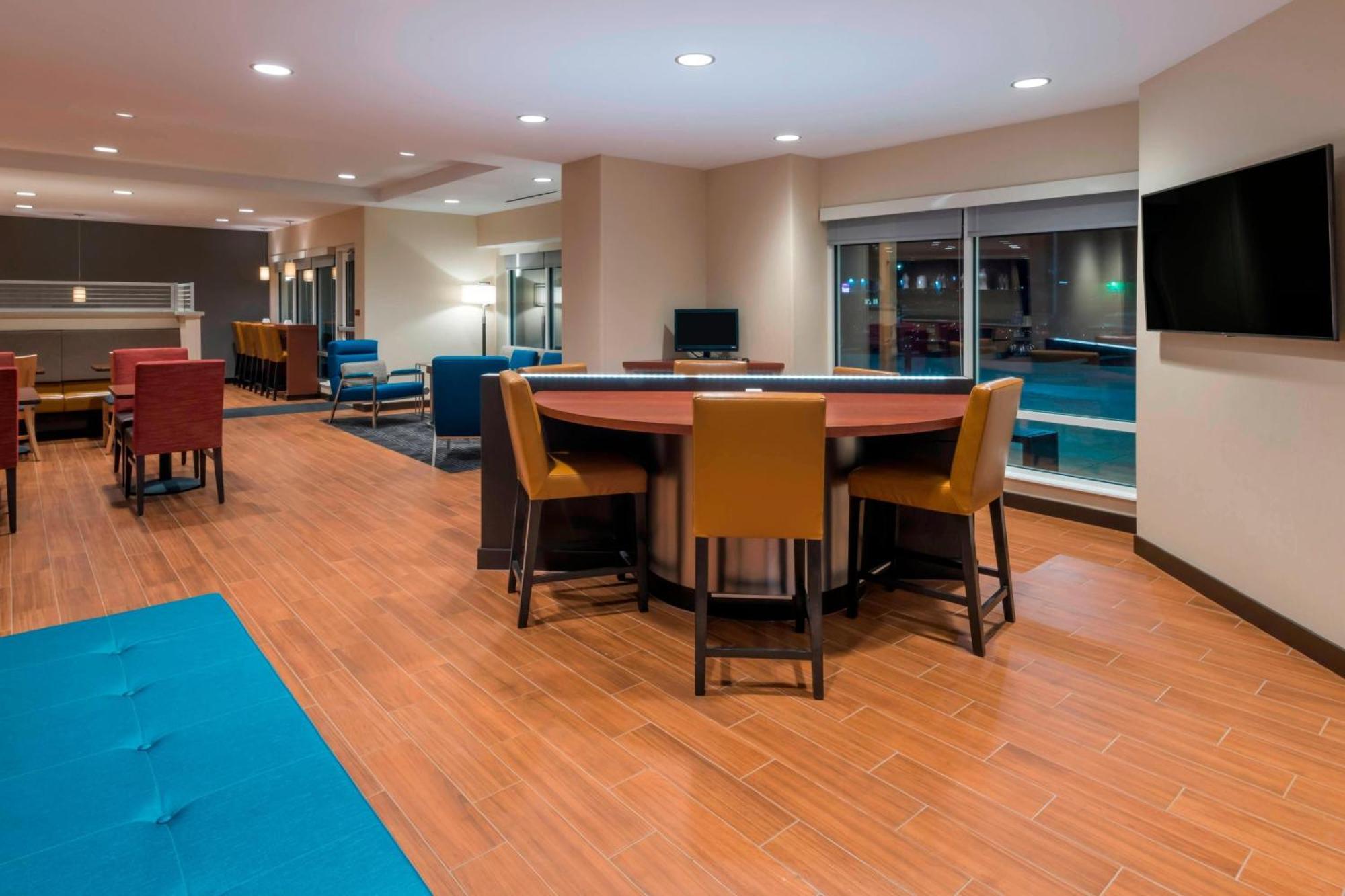 Towneplace Suites By Marriott Hays Ngoại thất bức ảnh