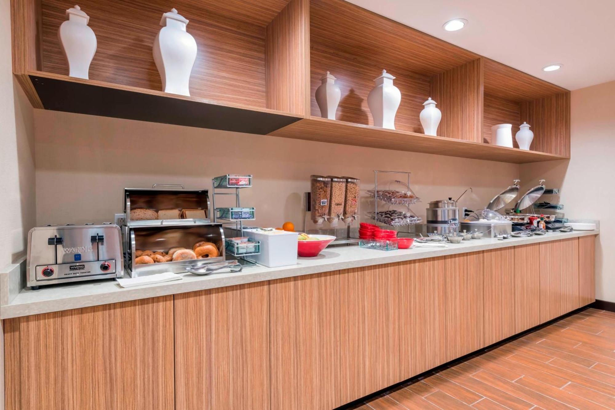 Towneplace Suites By Marriott Hays Ngoại thất bức ảnh