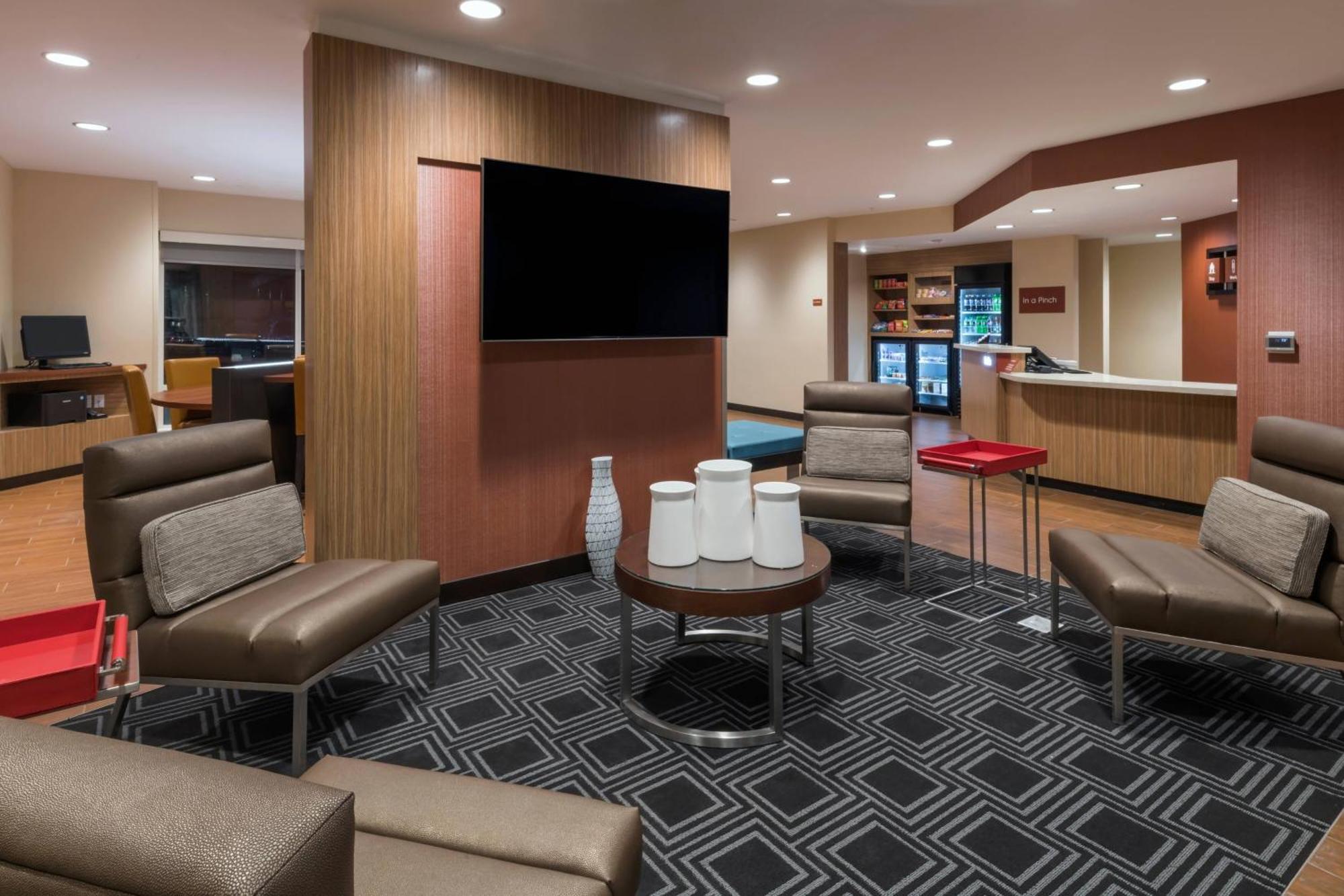 Towneplace Suites By Marriott Hays Ngoại thất bức ảnh