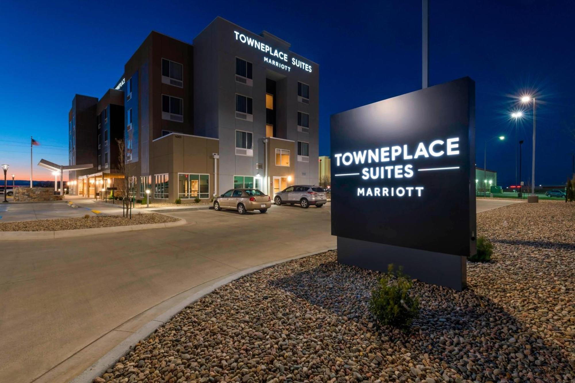 Towneplace Suites By Marriott Hays Ngoại thất bức ảnh